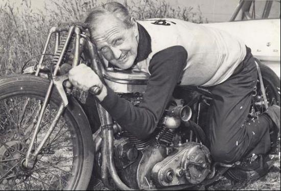 ¾ ءޣBurt Munro