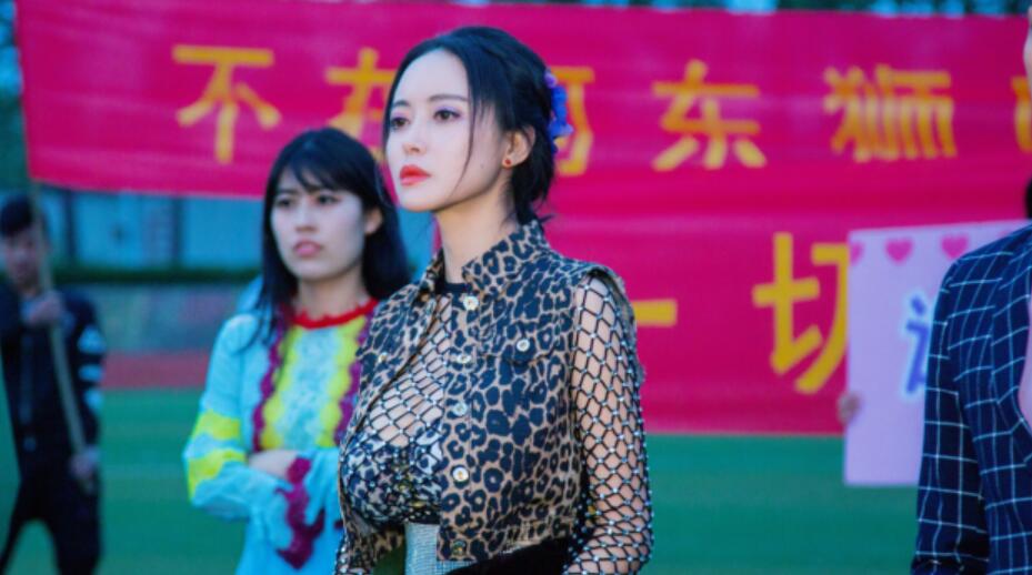 女演员潘春春的成长之路非常交易定档暑期档